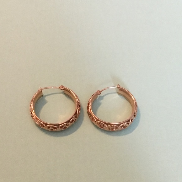 10k gold earrings w/ fancy design marked Israel - Picture 8 of 8